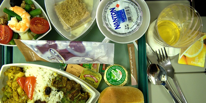 emirates economy class dinner