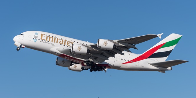 Emirates Airbus A380-861 A6-EER MUC 2015 04