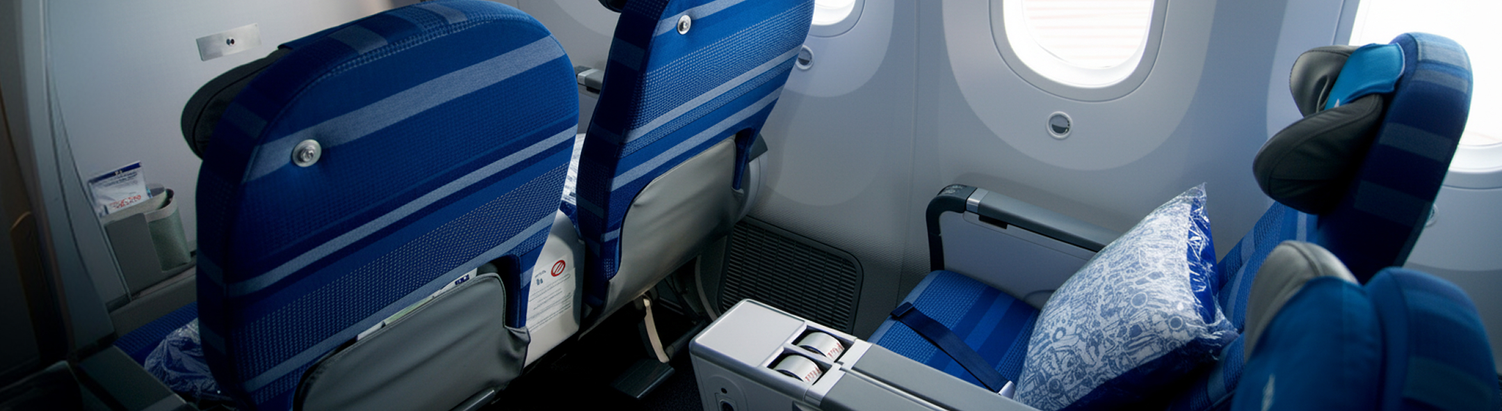 premium economy flight seats